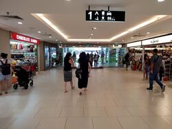 Lucky Plaza (D9), Shop House #581695801